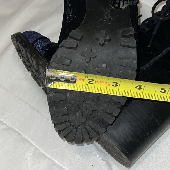 🎉5/$15🎉 BLUE SUEDE CHUNKY HEELED BOOTS (8) - Picture 9 of 16